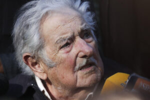 Mujica condena la represión en Argentina y llama a América Latina a solidarizarse con Panamá.