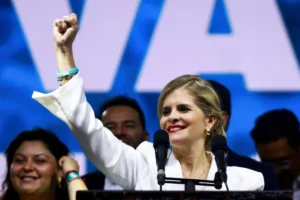 La derecha habla de “tercera república” y se queda con la presidencia de Costa Rica